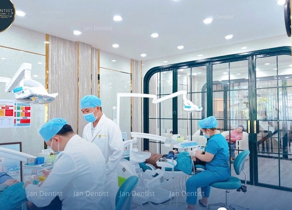 TPHCM xử phạt, đình chỉ loạt cơ sở khám chữa bệnh ‘chui’, thuê chứng chỉ hành nghề - Ảnh 1.