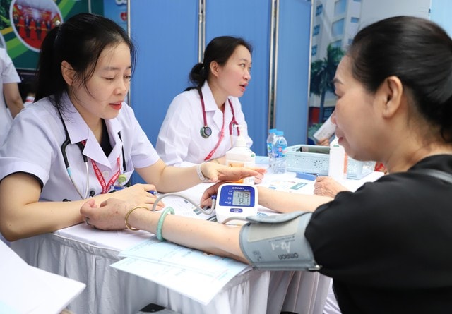 Ngày Sức khỏe toàn dân 7/4: Giảm muối, chủ động phòng bệnh từ bữa ăn hàng ngày- Ảnh 1. Ngày Sức khỏe toàn dân 7/4: Giảm muối, chủ động phòng bệnh từ bữa ăn hàng ngày- Ảnh 1.