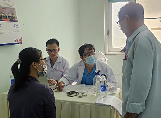 Đau lưng tưởng đơn giản, phát hiện ‘quả bom nổ chậm’ trong ổ bụng- Ảnh 2.