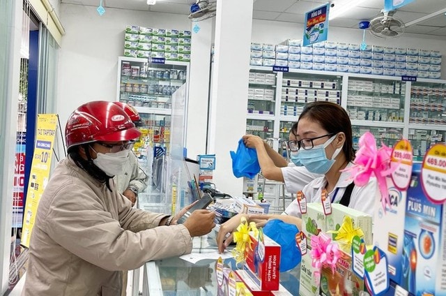 Từ 15/5: Kê đơn sai, bán thuốc hết hạn đối mặt mức phạt nặng, tước chứng chỉ- Ảnh 1.