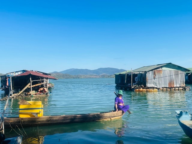 Ở nơi nhiều người dân chân hầu như không 'chạm mặt đất'- Ảnh 1.