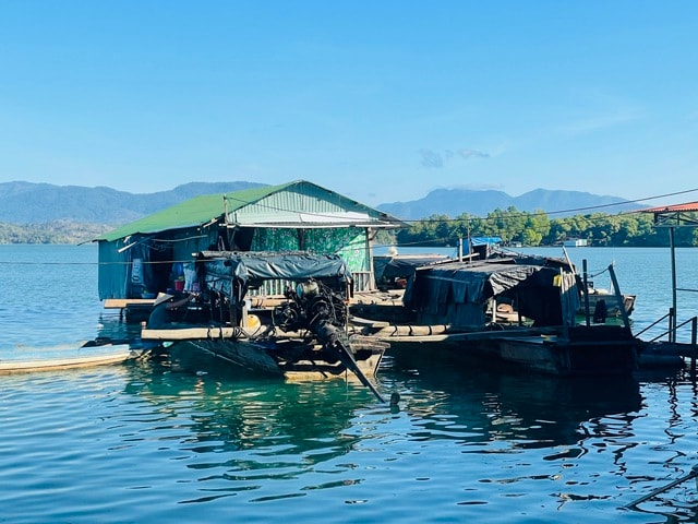 Ở nơi nhiều người dân chân hầu như không 'chạm mặt đất'- Ảnh 9.