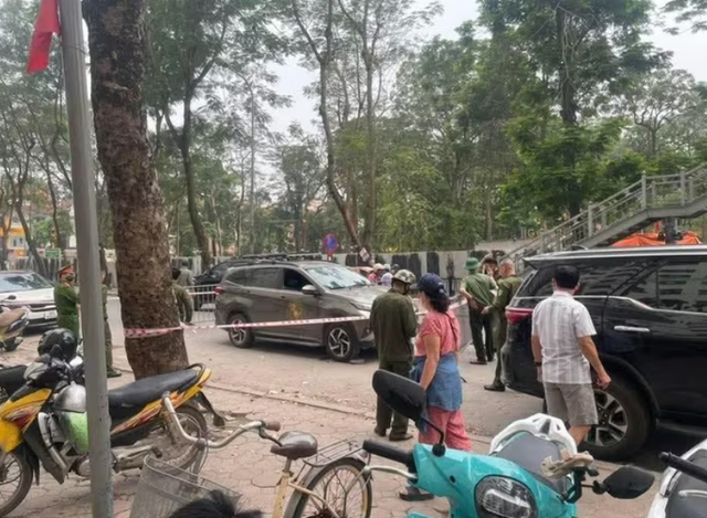 Công an Hà Nội thông tin vụ bắt giữ đối tượng tấn công tài xế xe ghép tại Linh Đàm- Ảnh 2. Công an Hà Nội thông tin vụ bắt giữ đối tượng tấn công tài xế xe ghép tại Linh Đàm- Ảnh 2.