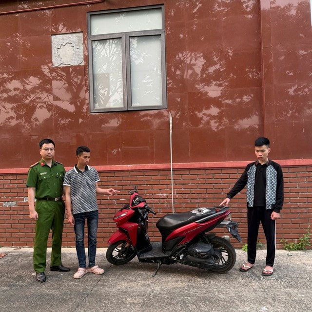 Bắt giữ 2 đối tượng cướp tài sản trong đêm trên Quốc lộ 2- Ảnh 1. Bắt giữ 2 đối tượng cướp tài sản trong đêm trên Quốc lộ 2- Ảnh 1.