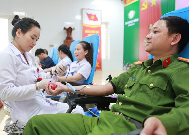 Ngành Y tế Nghệ An hiến máu, giữ nhịp điều trị- Ảnh 3.