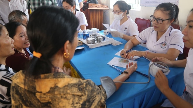 Ngày Sức khỏe toàn dân 7/4: Hơn 300 người dân Hà Tĩnh được khám, tư vấn sức khỏe miễn phí- Ảnh 4.