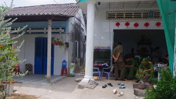 Nhóm người lạ xông vào nhà nổ súng, đâm chém người đang ăn nhậu- Ảnh 3.