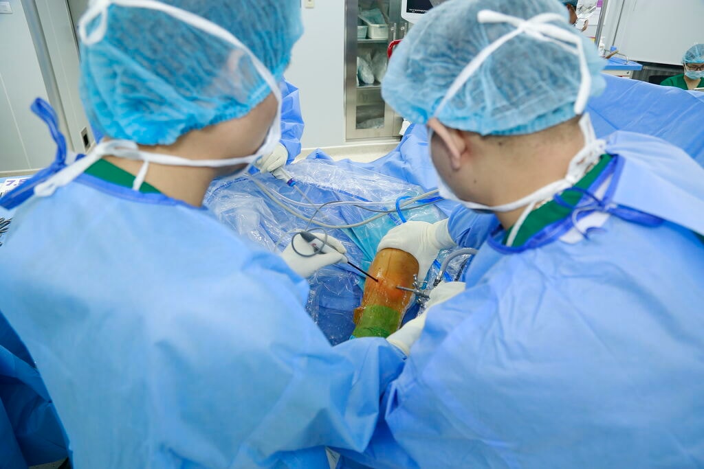 Dùng mẹo dân gian chữa gout, người đàn ông đối mặt nguy cơ tàn phế- Ảnh 1.