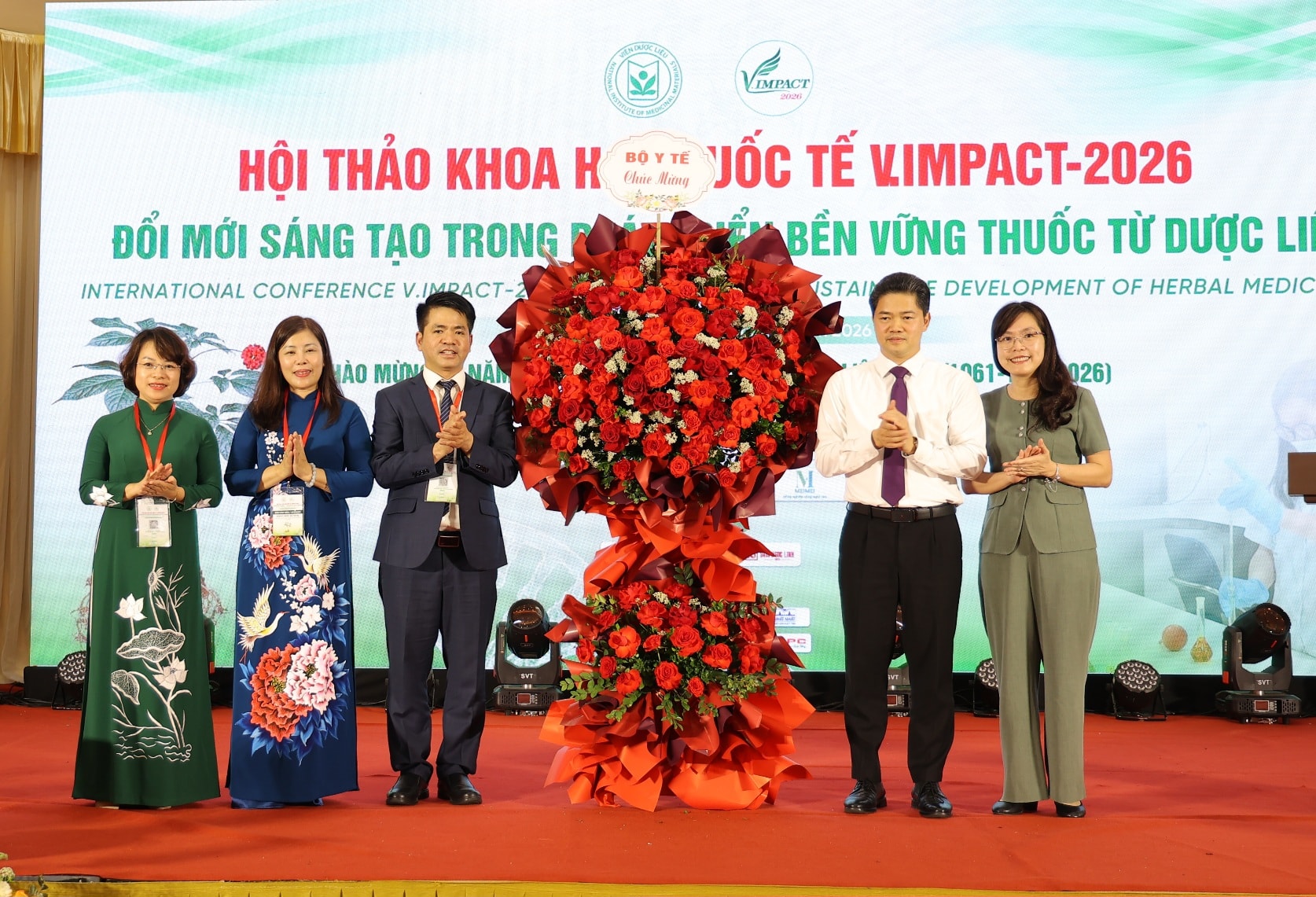 Đổi mới sáng tạo để đưa 'kho báu' dược liệu thành trụ cột trong chăm sóc sức khỏe, phát triển kinh tế- Ảnh 3.