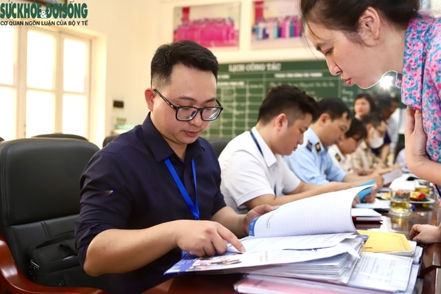 Ba Đình kiểm tra an toàn thực phẩm tại các bếp ăn trường học- Ảnh 2.