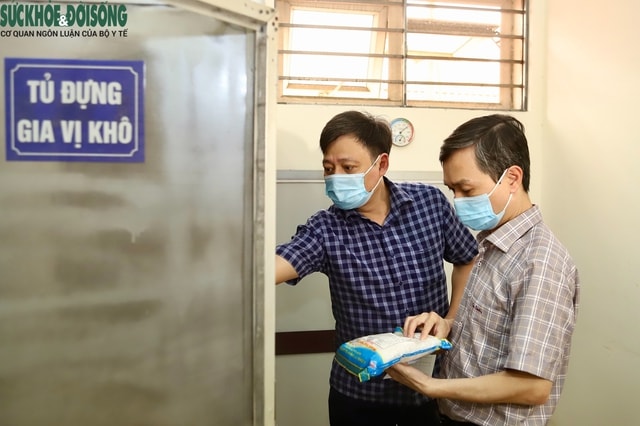 Ba Đình kiểm tra an toàn thực phẩm tại các bếp ăn trường học- Ảnh 5.