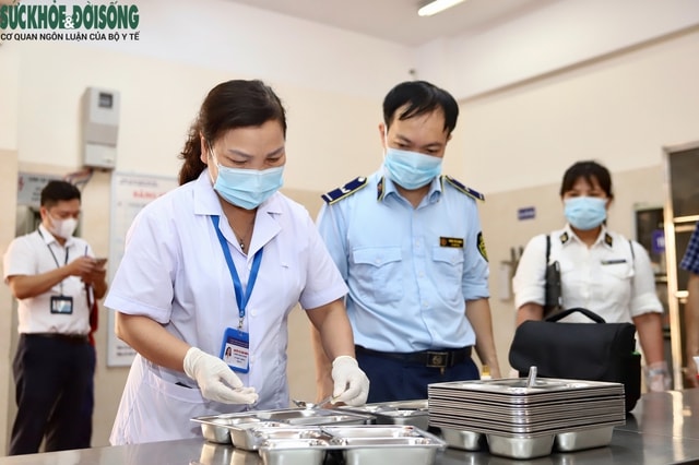 Ba Đình kiểm tra an toàn thực phẩm tại các bếp ăn trường học- Ảnh 6.