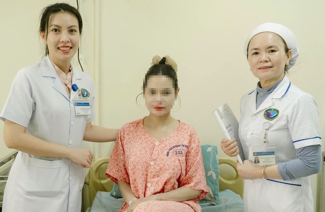 Chủ quan với cơn đau bụng, phát hiện u buồng trứng 14cm- Ảnh 1.