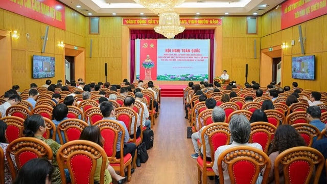 Phát huy vai trò báo chí, văn nghệ sĩ, trí thức trong việc  đưa Nghị quyết Đại hội XIV vào cuộc sống- Ảnh 2.