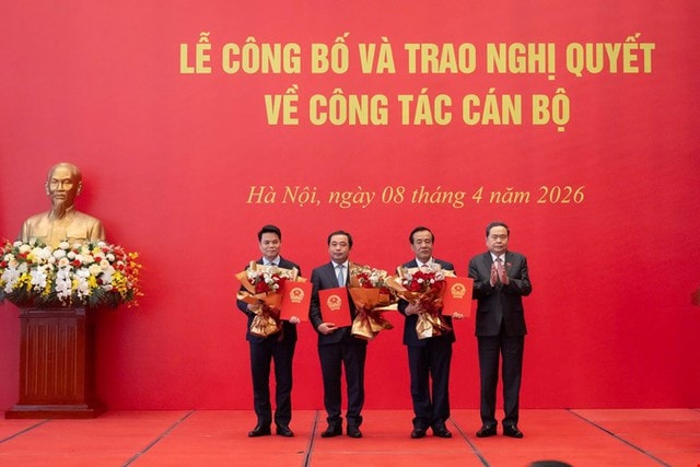 Trao Nghị quyết chuyển sinh hoạt Đoàn ĐBQH đối với ông Nguyễn Duy Ngọc, ông Trần Đức Thắng- Ảnh 2.