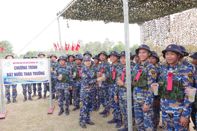 Tổ chức bắn đạn thật cho chiến sĩ mới ở Vùng 4 Hải quân- Ảnh 3.