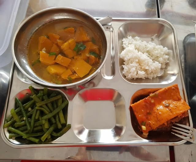 TPHCM kiểm tra 317 cơ sở cung cấp suất ăn cho trường học trong tháng 4- Ảnh 1.