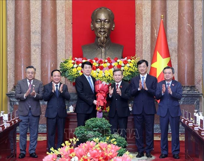 Bàn giao công tác giữa Tổng Bí thư, Chủ tịch nước Tô Lâm và nguyên Chủ tịch nước Lương Cường- Ảnh 7.