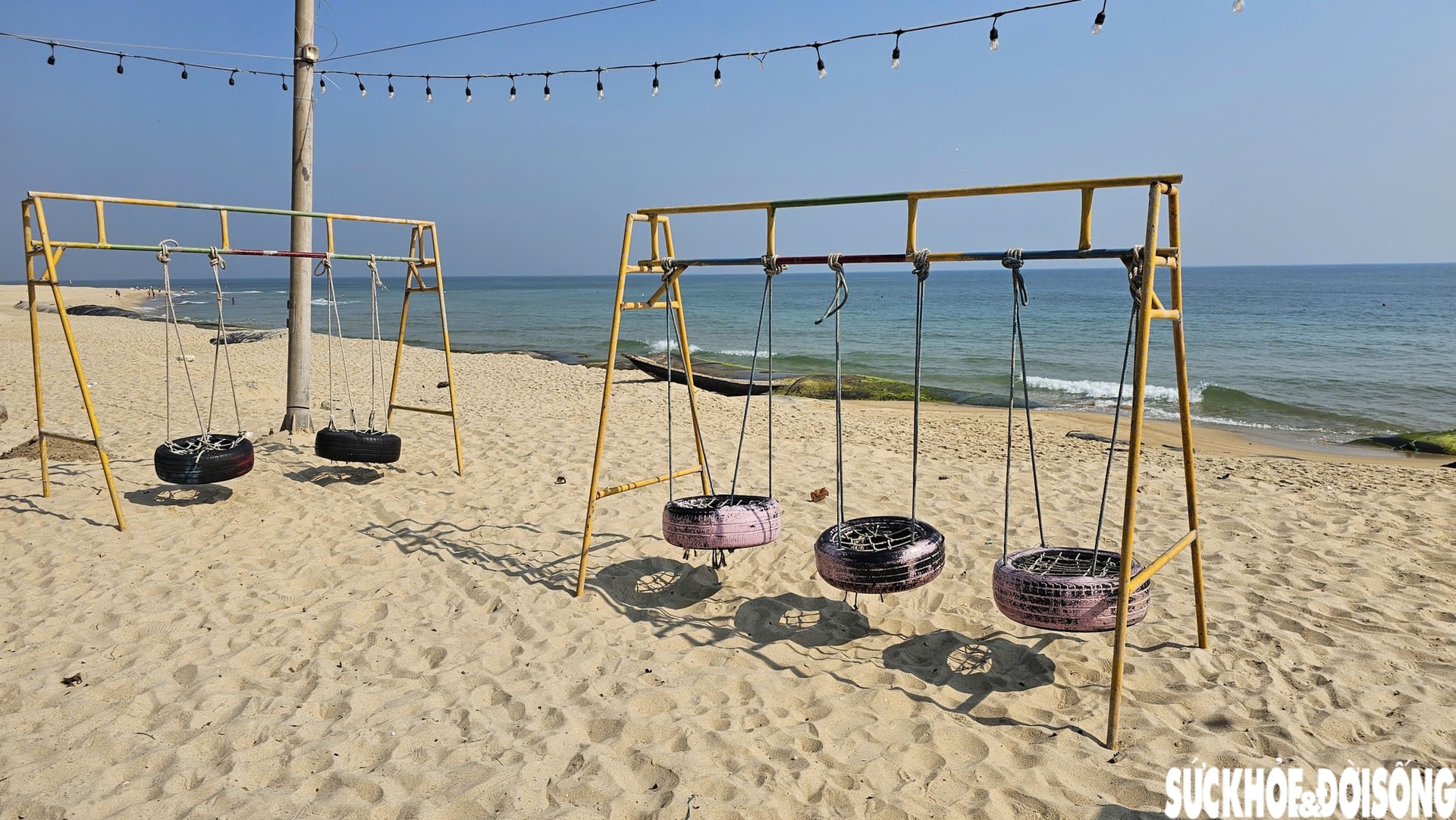 Oằn mình vượt qua nhiều đợt mưa bão, bãi biển nổi tiếng ở Huế vào mùa đón khách- Ảnh 13.