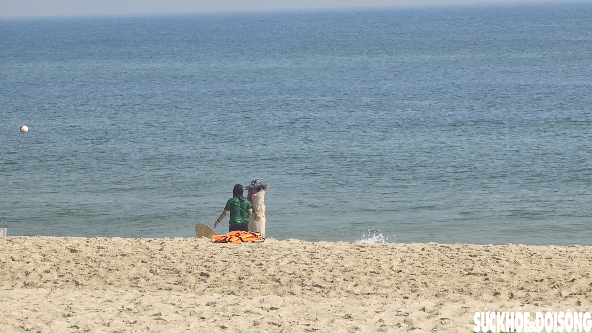 Oằn mình vượt qua nhiều đợt mưa bão, bãi biển nổi tiếng ở Huế vào mùa đón khách- Ảnh 8.