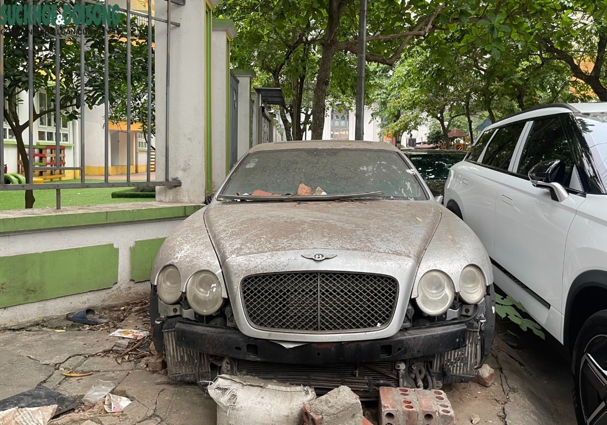 Xe sang 'bỏ quên' trên vỉa hè Hà Nội: Quy định của pháp luật xử lý ra sao?- Ảnh 2.