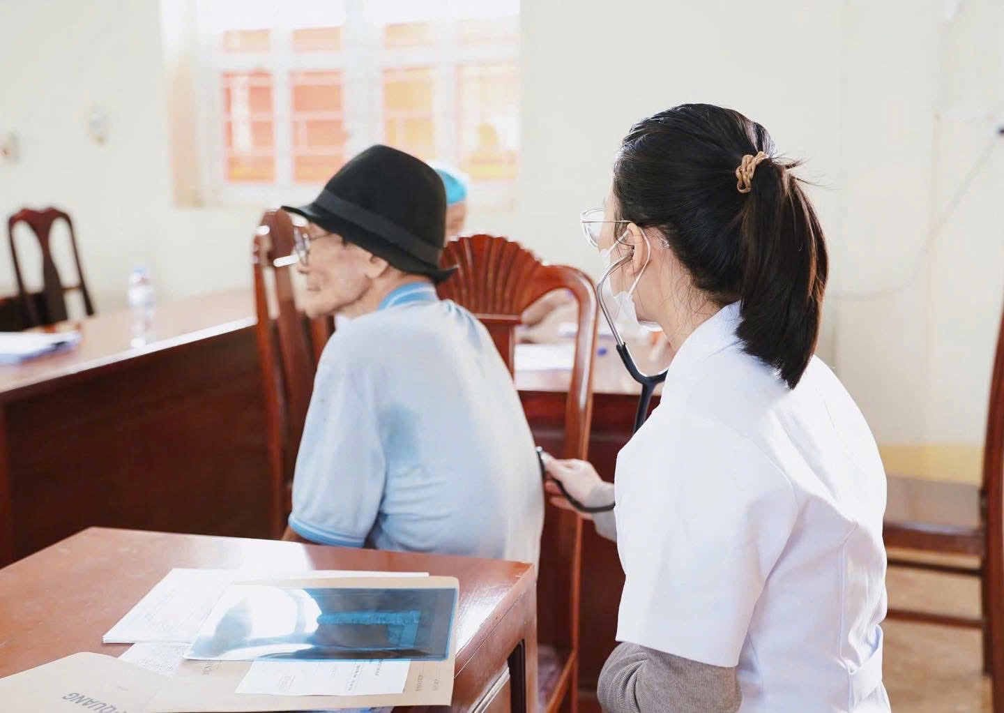 Người dân chủ động phòng ngừa nhiễm biến thể mới Covid-19 Ve sầu- Ảnh 1.