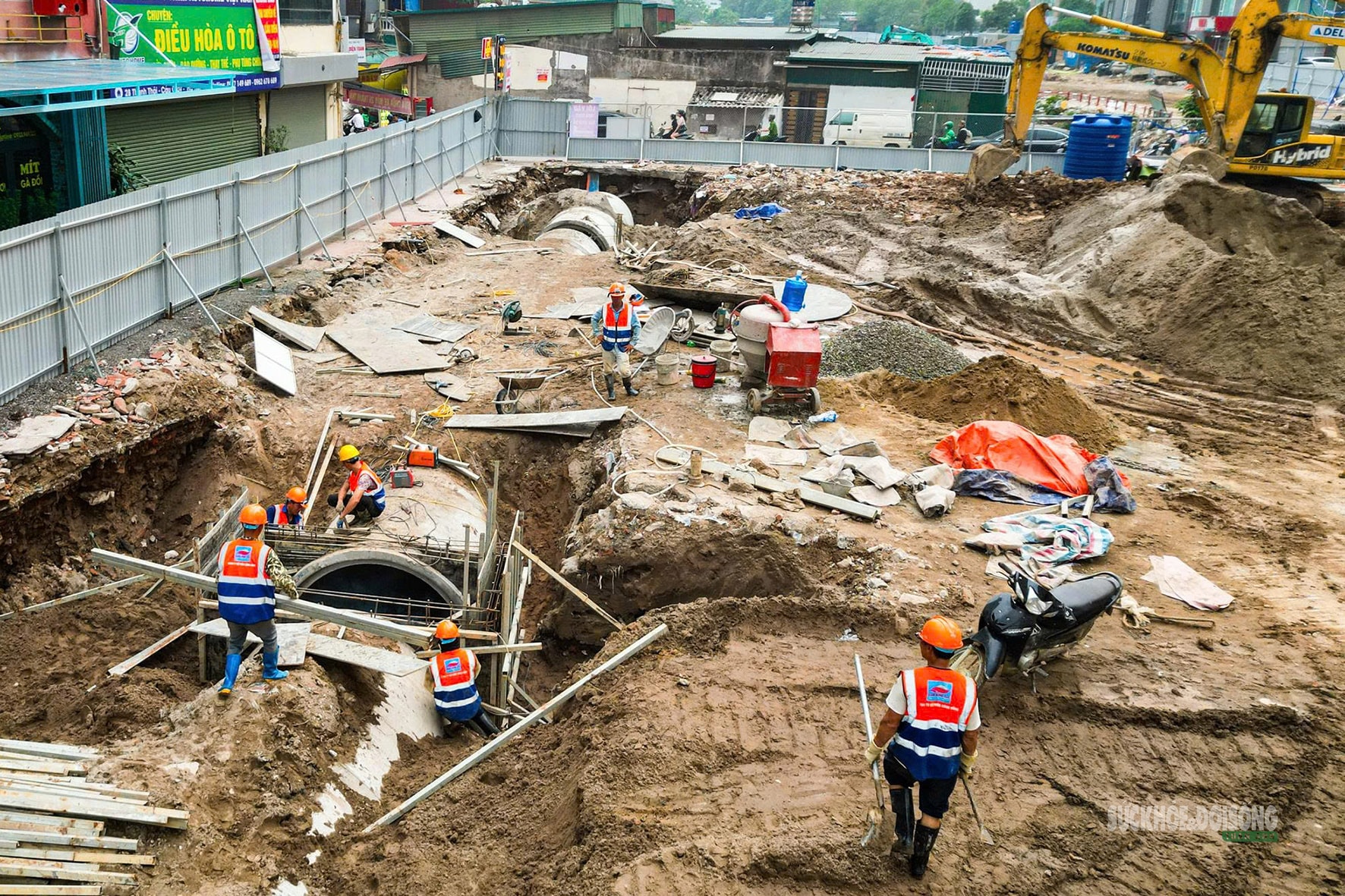 Giữa thời tiết oi nóng, công nhân hối hả thi công Vành đai 2,5- Ảnh 2.
