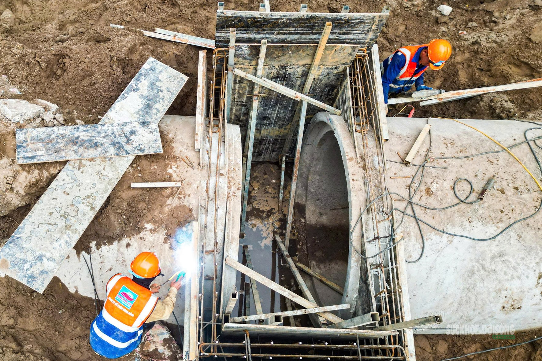 Giữa thời tiết oi nóng, công nhân hối hả thi công Vành đai 2,5- Ảnh 6.