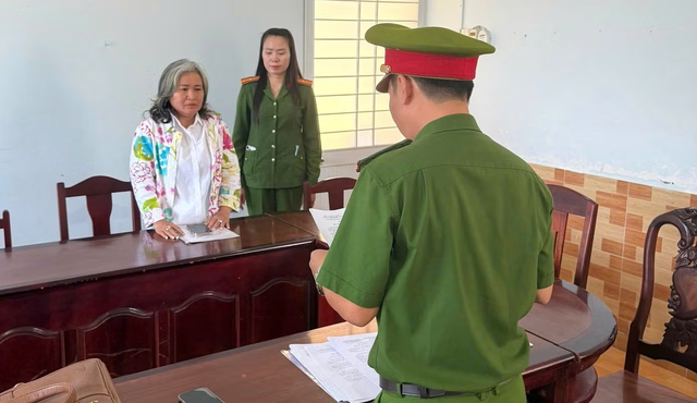 Bắt tạm giam Trần Thị Bích Phượng do lừa đảo chuyển nhượng 25.000m² đất ở Phú Quốc- Ảnh 1. Bắt tạm giam Trần Thị Bích Phượng do lừa đảo chuyển nhượng 25.000m² đất ở Phú Quốc- Ảnh 1.