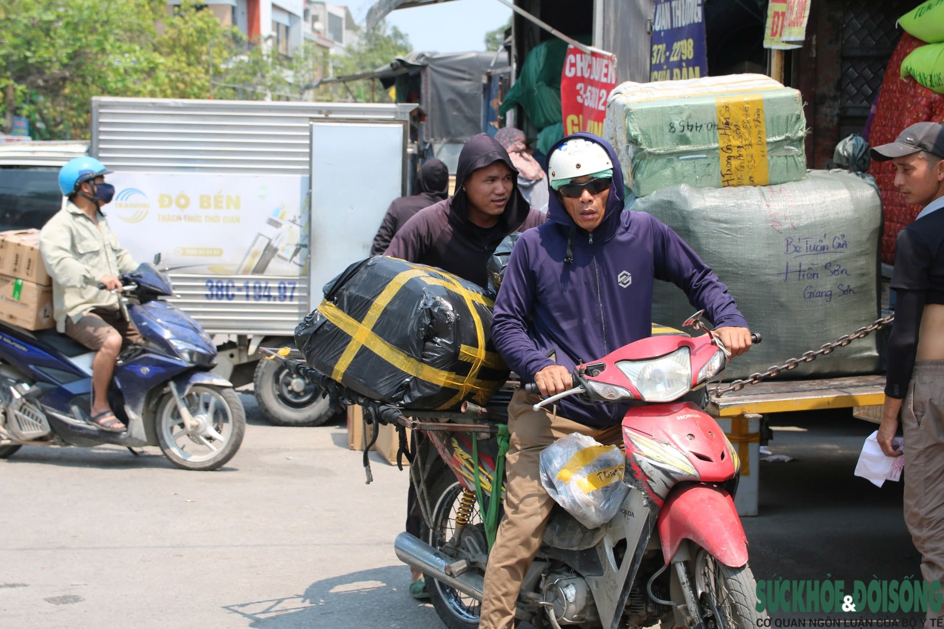 Nghệ An nắng nóng gay gắt, bác sĩ khuyến cáo cách bảo vệ sức khỏe- Ảnh 1. Nghệ An nắng nóng gay gắt, bác sĩ khuyến cáo cách bảo vệ sức khỏe- Ảnh 1.