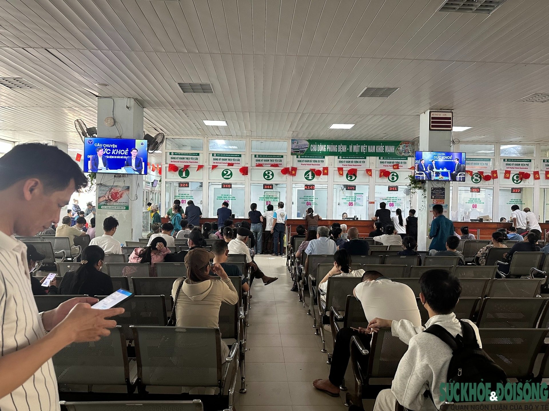 Nghệ An nắng nóng gay gắt, bác sĩ khuyến cáo cách bảo vệ sức khỏe- Ảnh 3. Nghệ An nắng nóng gay gắt, bác sĩ khuyến cáo cách bảo vệ sức khỏe- Ảnh 3.