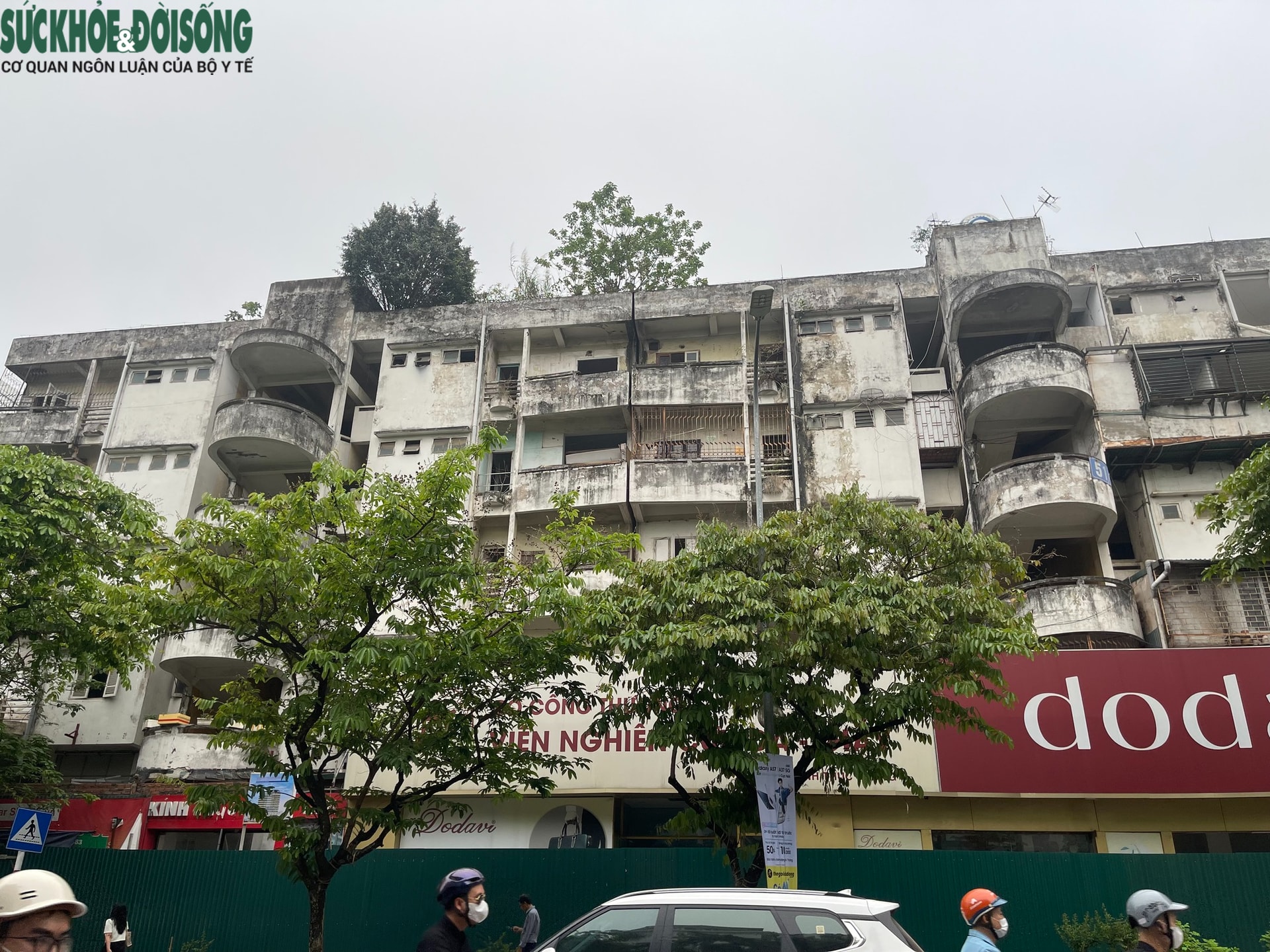 Chung cư xuống cấp nghiêm trọng giữa trung tâm Hà Nội chuẩn bị 'thay áo mới'- Ảnh 1.