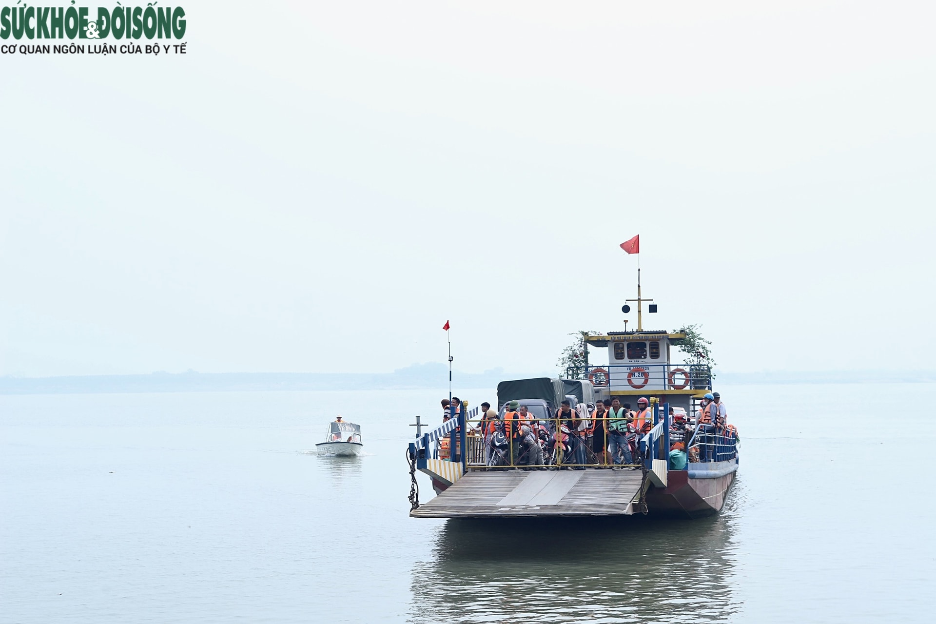 Hà Nội siết chặt quản lý giao thông đường thủy trước mùa mưa bão - Ảnh 2.