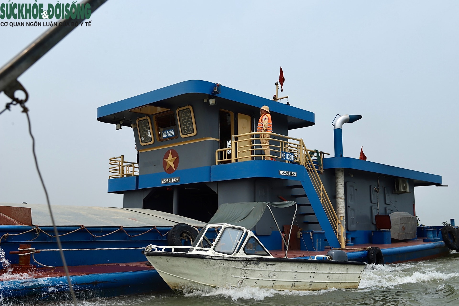 Hà Nội siết chặt quản lý giao thông đường thủy trước mùa mưa bão - Ảnh 7.