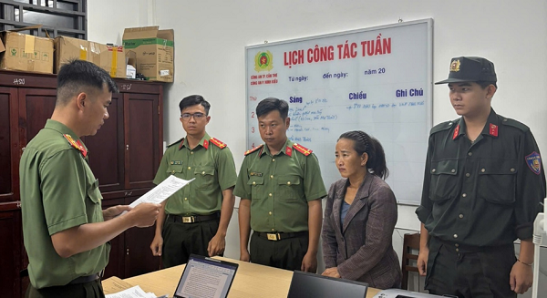 Bắt đối tượng đưa tàu cá, ngư dân sang vùng biển nước ngoài khai thác trái phép- Ảnh 1. Bắt đối tượng đưa tàu cá, ngư dân sang vùng biển nước ngoài khai thác trái phép- Ảnh 1.