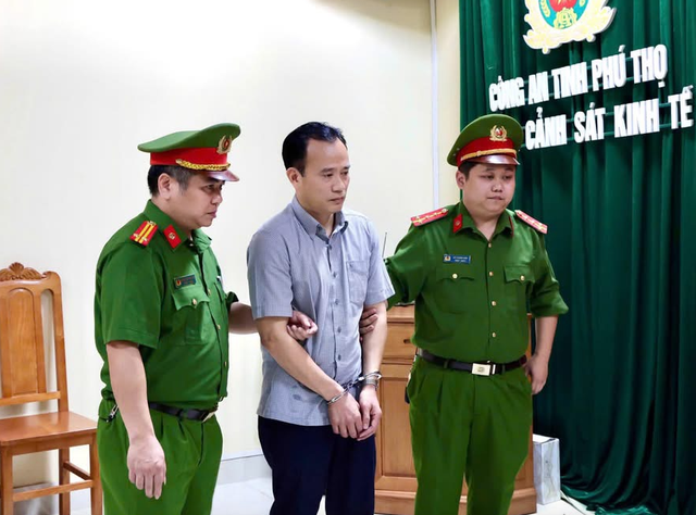 Vụ 'xã hội đen núp bóng doanh nhân' ở Phú Thọ: Bắt Phó Chủ tịch UBND phường Phúc Yên- Ảnh 2. Vụ 'xã hội đen núp bóng doanh nhân' ở Phú Thọ: Bắt Phó Chủ tịch UBND phường Phúc Yên- Ảnh 2.