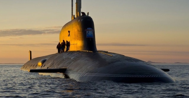 Anh theo dõi tàu ngầm hạt nhân Nga một tháng- Ảnh 1.