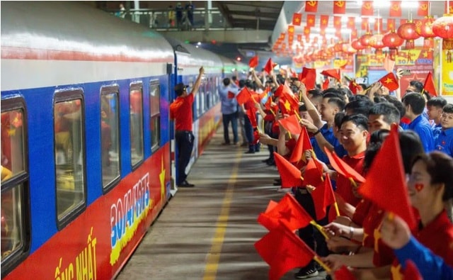 Hà Nội 'làm sạch' cầu, hầm, chống lấn chiếm trước nghỉ lễ 30/4 - 1/5- Ảnh 2. Hà Nội 'làm sạch' cầu, hầm, chống lấn chiếm trước nghỉ lễ 30/4 - 1/5- Ảnh 2.