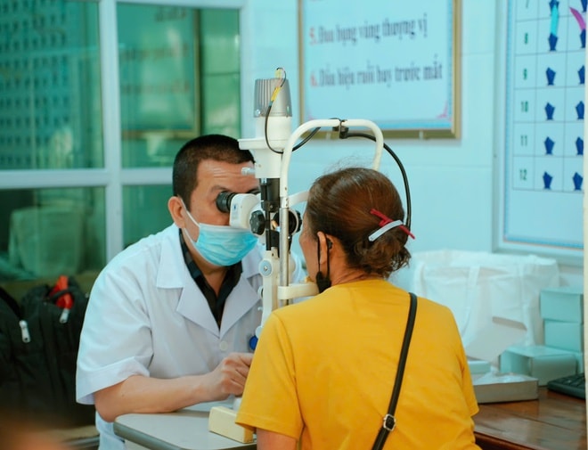 Đưa dịch vụ y tế về cơ sở, hơn 300 người dân được khám miễn phí- Ảnh 4.