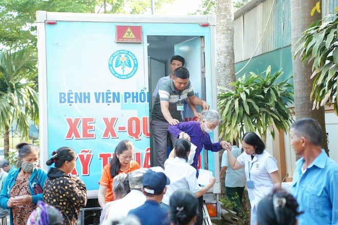Đưa dịch vụ y tế về cơ sở, hơn 300 người dân được khám miễn phí- Ảnh 6.