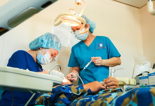 65 y, bác sĩ TPHCM ra Trường Sa chăm sóc sức khỏe cho quân và dân- Ảnh 4.