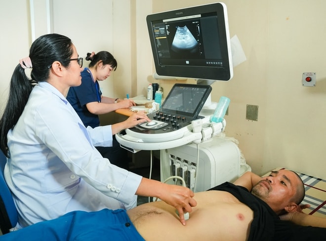 65 y, bác sĩ TPHCM ra Trường Sa chăm sóc sức khỏe cho quân và dân- Ảnh 6.