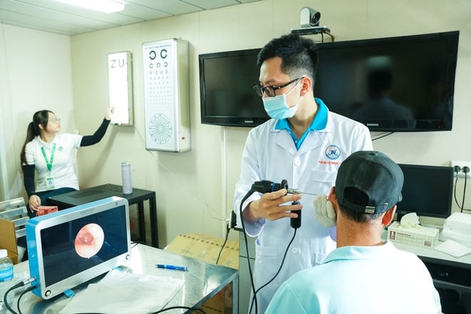 65 y, bác sĩ TPHCM ra Trường Sa chăm sóc sức khỏe cho quân và dân- Ảnh 5.