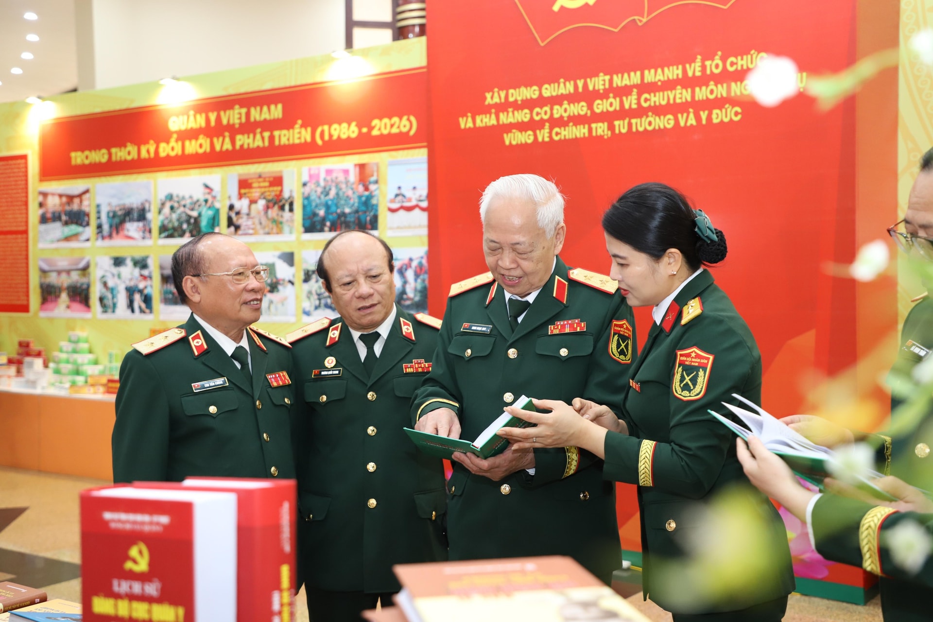 Cục Quân y đón nhận Danh hiệu Anh hùng Lực lượng vũ trang nhân dân- Ảnh 6. Cục Quân y đón nhận Danh hiệu Anh hùng Lực lượng vũ trang nhân dân- Ảnh 6.