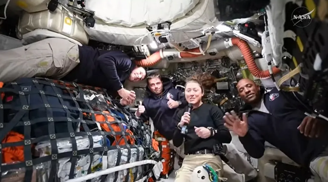 Cú hạ cánh nghẹt thở, phi hành đoàn Artemis II hoàn thành sứ mệnh khám phá Mặt Trăng- Ảnh 2.