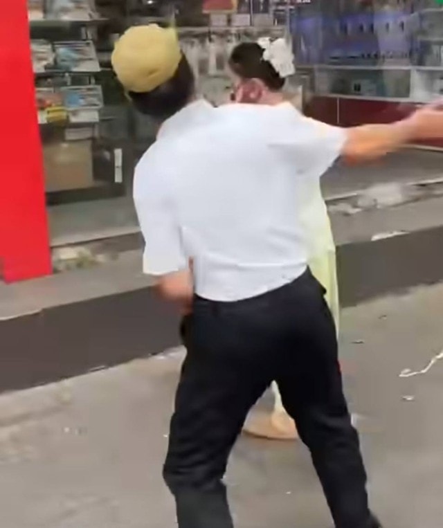 Công an vào cuộc vụ tài xế taxi dùng gạch tấn công hành khách- Ảnh 1.