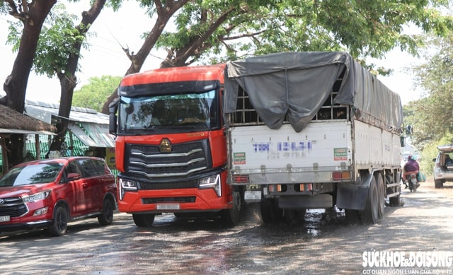Người dân bất an khi lưu thông trên Quốc lộ 27 chật hẹp, xuống cấp, nhiều xe tải- Ảnh 1.