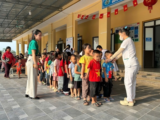 Gần 3.000 trẻ em được khám sàng lọc miễn phí, nhiều ca bệnh được phát hiện sớm- Ảnh 1.