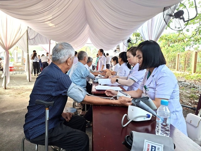 TPHCM khẩn trương hoàn thiện đề án khám sức khỏe miễn phí cho người dân- Ảnh 1.