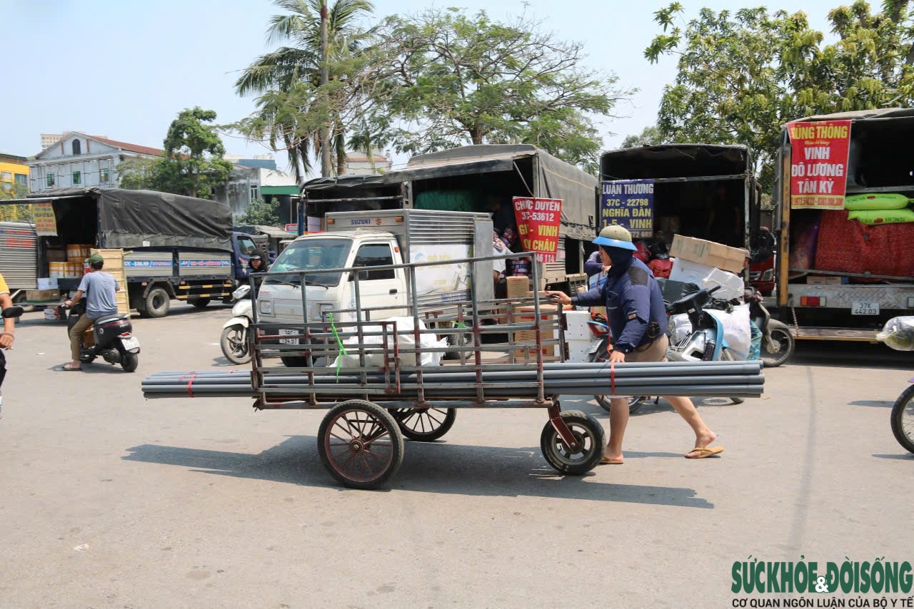 Người lao động Nghệ An oằn mình mưu sinh dưới cái nắng như đổ lửa- Ảnh 12.
